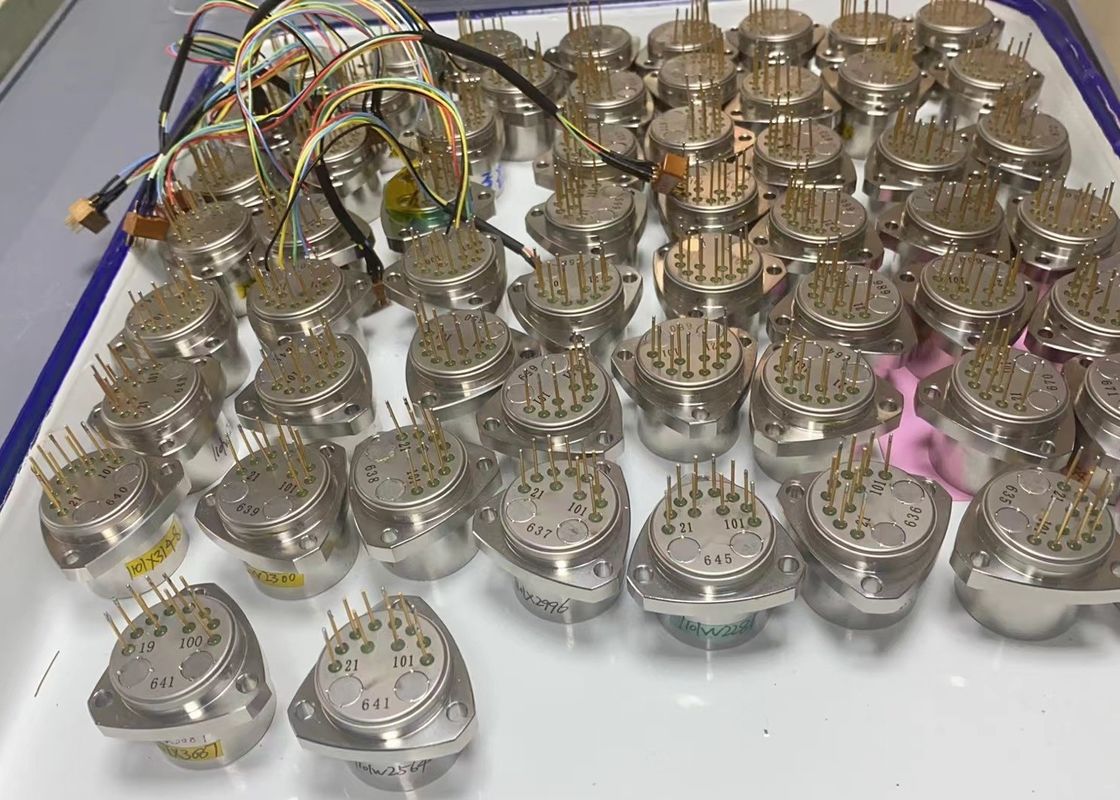 振動モニタリング用の<30μg解像度 (-40~180°C) のコンパクト高性能クォーツ柔軟性加速器センサー