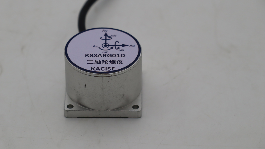 MEMS 三軸陀螺は慣性ナビゲーションシステムで使用され,範囲は±300 (゚/s) と衝撃は10000g