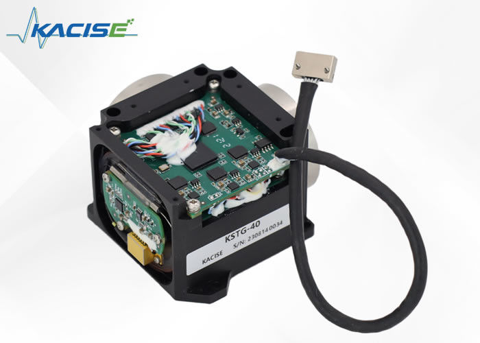 ±500 (°)/s ダイナミックレンジ、-45～+70 (℃) 動作温度、RS422 デジタル出力の光ファイバージャイロスコープセンサー