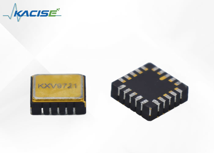 デジタルクォーツMEMSジロスコップチップ スケールファクタ So 70 LSB/(°/s) ±2% と電流消費 Iop1 900μA