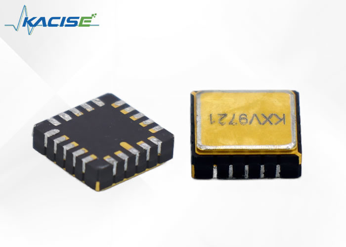 デジタルクォーツMEMSジロスコップチップ スケールファクタ So 70 LSB/(°/s) ±2% と電流消費 Iop1 900μA