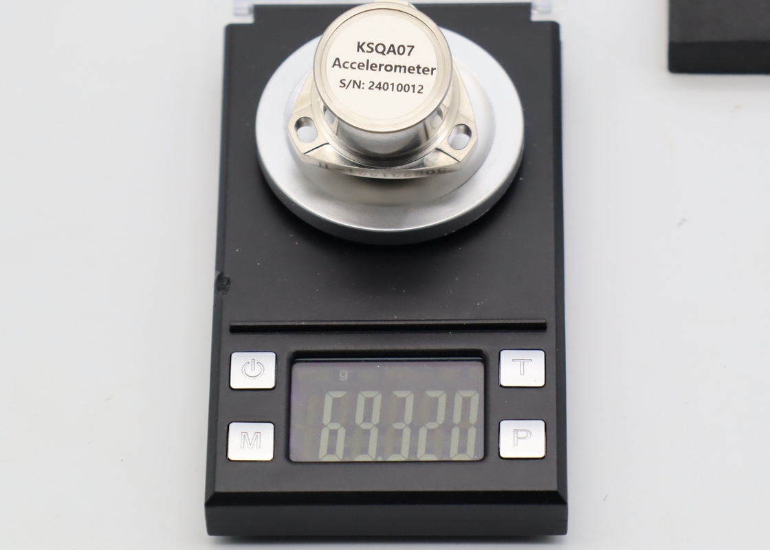 慣性ナビゲーションシステム用クォーツ加速計 解像度<1μg,重量≤75g