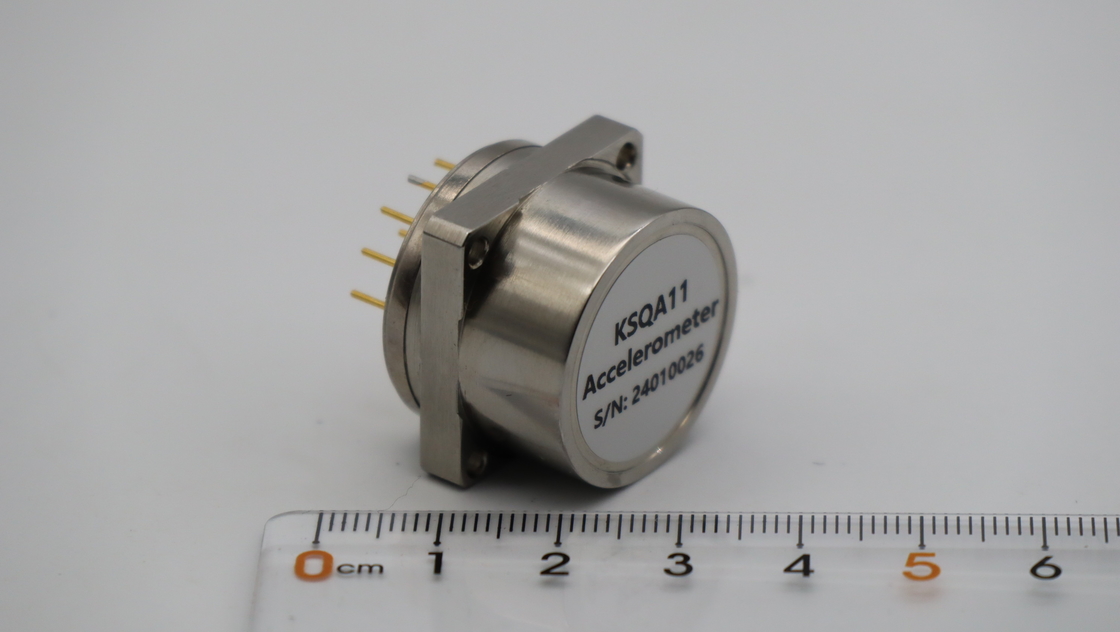 高線性 ≤40μg/g2 工業環境における ±30g 入力範囲のための加速器