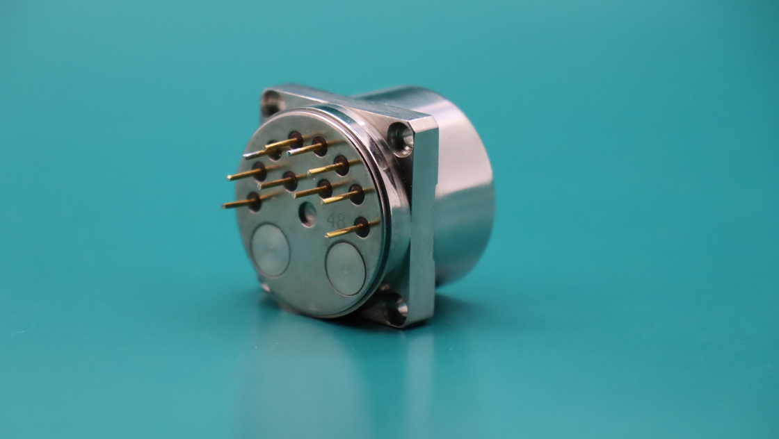 高線性 ≤40μg/g2 工業環境における ±30g 入力範囲のための加速器