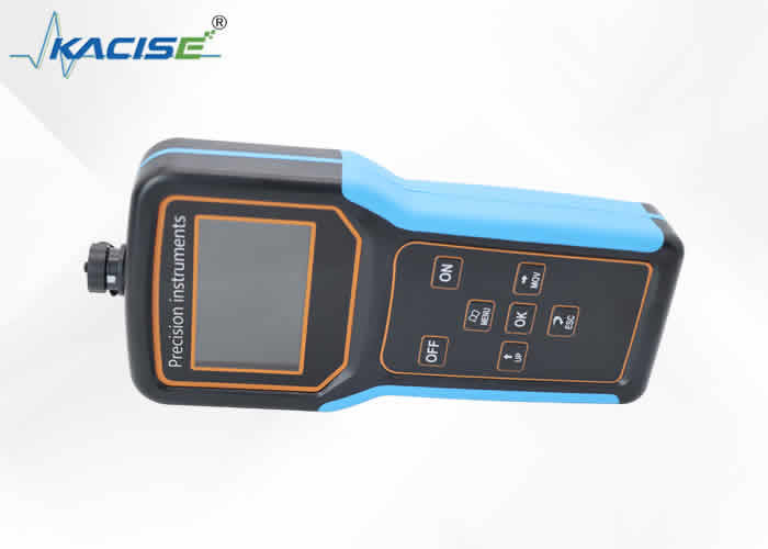 IP65/IP67 保護グレード 携帯ドップラー流量計 データ貯蔵機能と12V リチャージ可能なリチウム電池