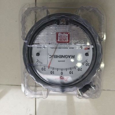 Dwyer Magnehelic 2300-60PA 差圧ゲージ、60-0-60 Pa 範囲、精度 ±2%、IP67 エンクロージャ付き