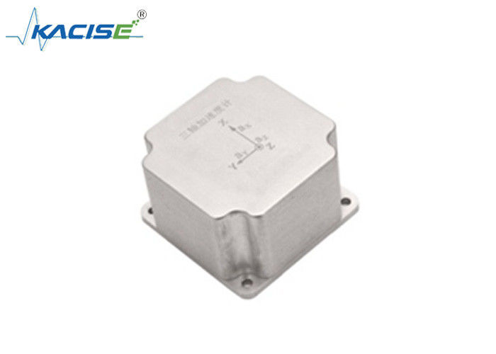 ±10 g 範囲の RS422 出力と広い温度範囲を備えた車載アプリケーション向けの 3 軸加速度センサー