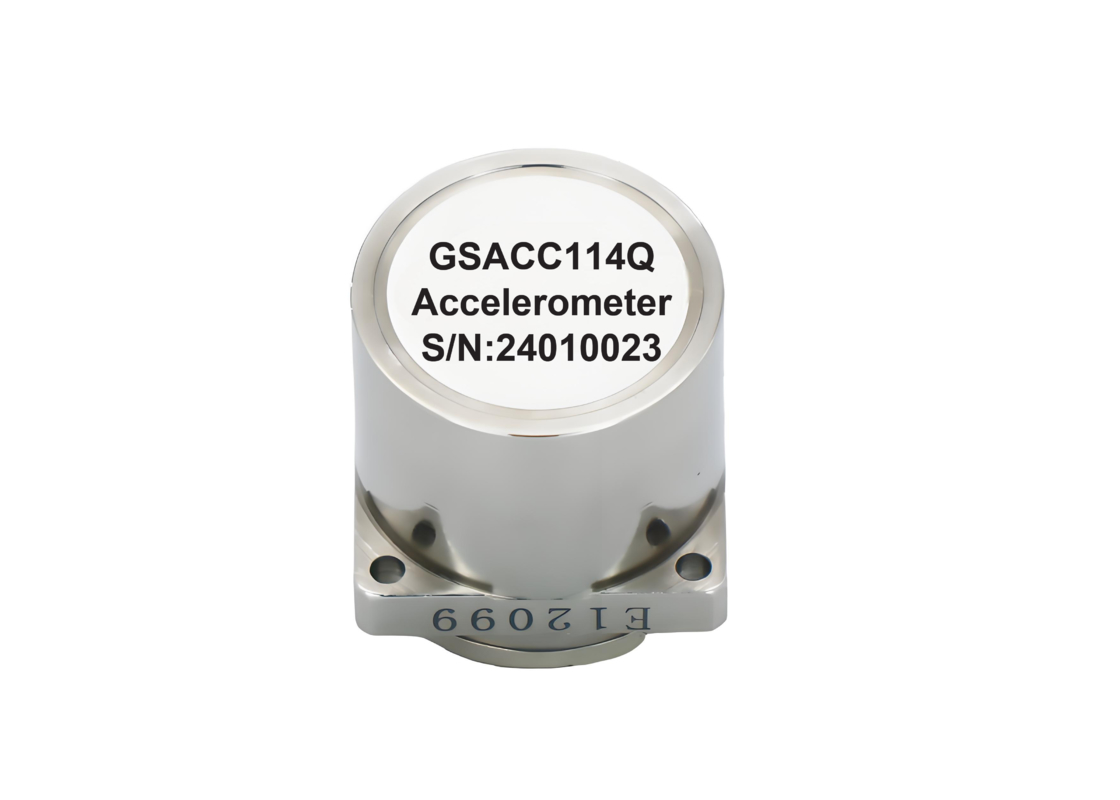 ±20gの範囲、1.2～1.6mA/gのスケールファクタおよび≤30ugのバイアス安定性を備えたクォーツフレキシブル加速度計により、高精度の慣性航法が可能