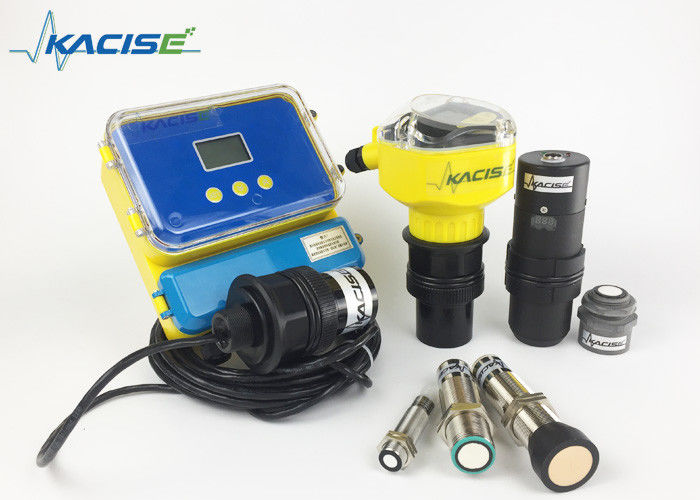 24V DC電源と高精度0.5%の無接触測定のための統合された超音波水位計