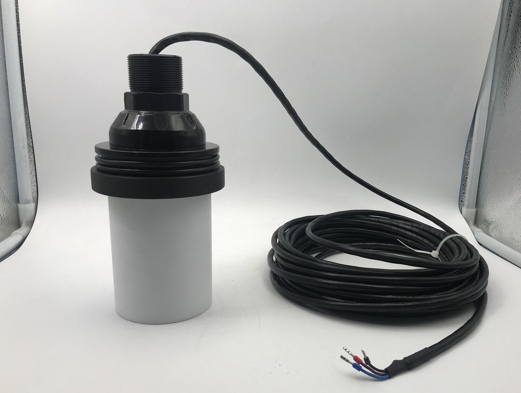 IP68 防水超音波センサー PTFE ハウジング素材とレベル測定のための0.5〜12m範囲