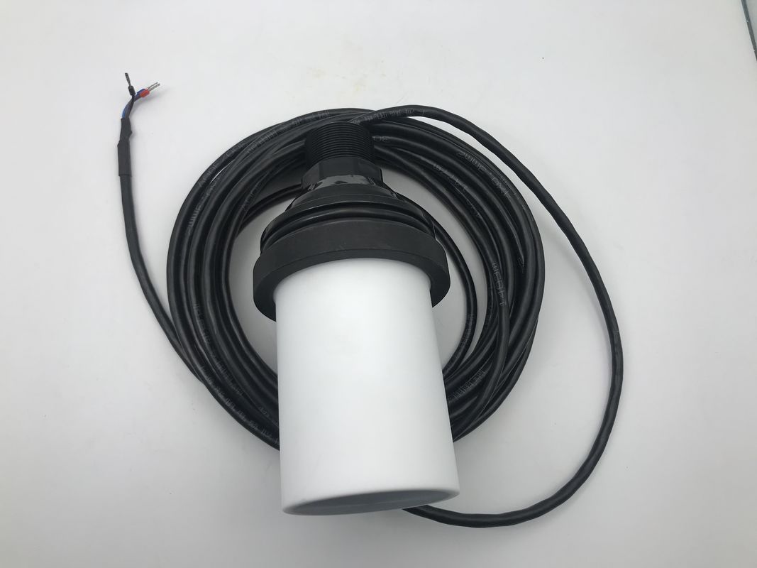IP68 防水超音波センサー PTFE ハウジング素材とレベル測定のための0.5〜12m範囲